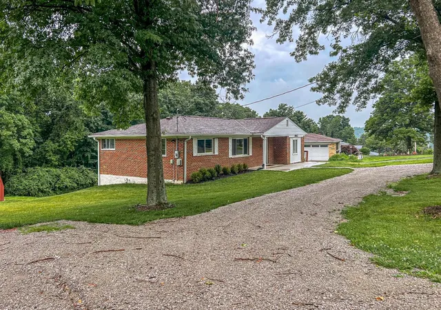 Homes for sale in Anderson Twp, OH | 8667 Susanview Ln, Anderson Twp, OH 45244 | MLS# 1884845