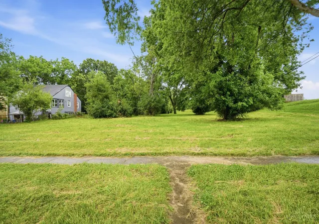 Homes for sale in Cincinnati, OH | 1143 Towne St, Cincinnati, OH 45216 | MLS# 1884876