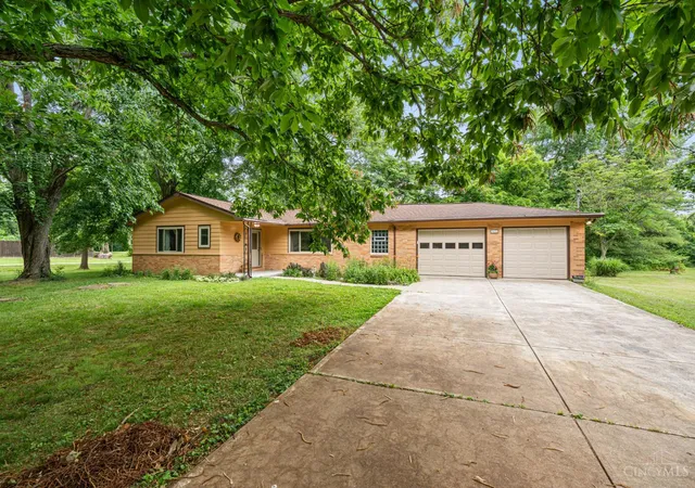 Homes for sale in Loveland, OH | 9032 Oak Dr, Loveland, OH 45140 | MLS# 1884858