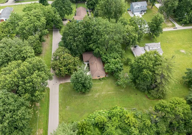 Homes for sale in Loveland, OH | 9032 Oak Dr, Loveland, OH 45140 | MLS# 1884858