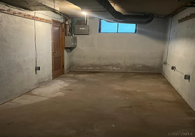 Listing Photo 2 - Condo for sale in building located at 4000 Diehl Ave, Silverton, OH 45236 - Unit #