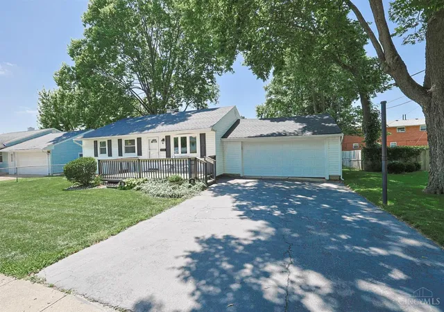 2nd image of 111 Stadia Dr, Franklin, OH 45005 | MLS# 1884903