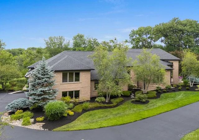 Photo 2 of Single family home for sale at 5035 Taft Pl, Cincinnati, OH 45243 | MLS# 1883576 | Listing updated on 2026-09-28