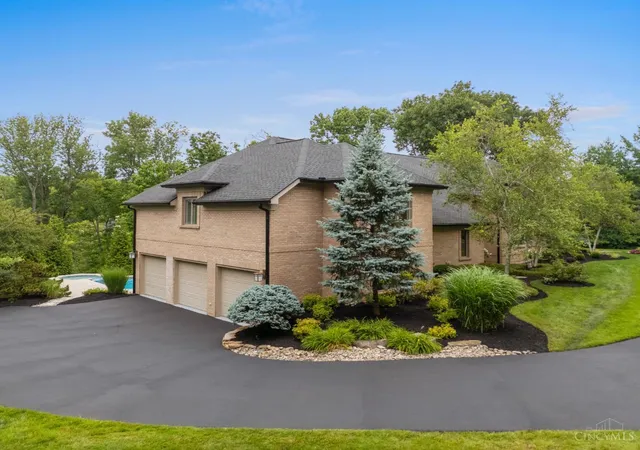 Photo 3 of Single family home for sale at 5035 Taft Pl, Cincinnati, OH 45243 | MLS# 1883576 | Listing updated on 2026-09-28