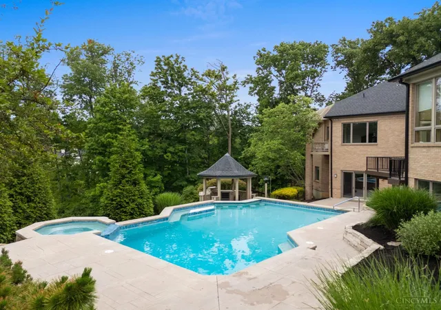 Photo 3 of Single family home for sale at 5035 Taft Pl, Cincinnati, OH 45243 | MLS# 1883576 | Listing updated on 2026-09-28