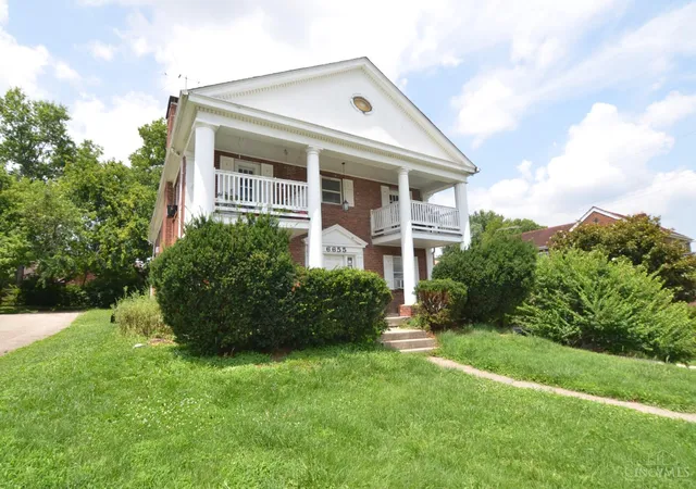 Homes for sale in Cincinnati, OH | 6655 Montgomery Road, Cincinnati, OH 45213 | Houzeo
