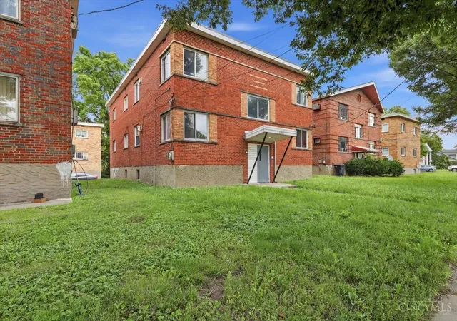 Homes for sale in Cincinnati, OH | 1582 Crest Hl Ave, Cincinnati, OH 45237
