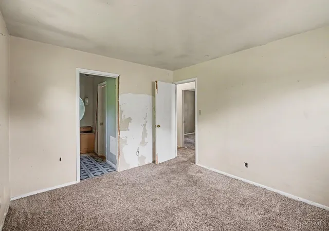 Homes for sale in Colerain Twp, OH | 2476 Ambassador Dr, Colerain Twp, OH 45231 | MLS# 1884897