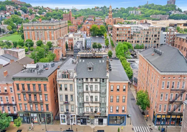 2nd image of 1202 Main St #1, Cincinnati, OH 45202 | MLS# 1884927