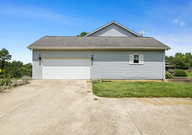 Homes for sale in Franklin Twp, OH | 9870 Baker Hanselman Rd, Franklin Twp, OH 45121 | MLS# 1885022