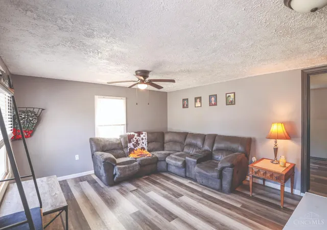 Homes for sale in Franklin, OH | 922 Melvin Ln, Franklin, OH 45005 | MLS# 1885055