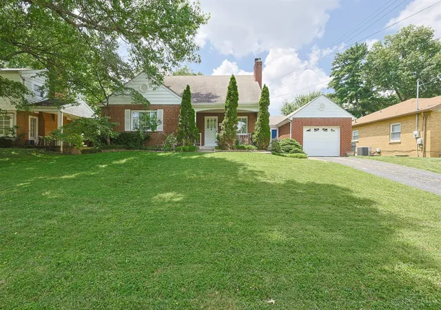 Homes for sale in Delhi Twp, OH | 347 Bob Dr, Delhi Twp, OH 45238 | MLS# 1885097