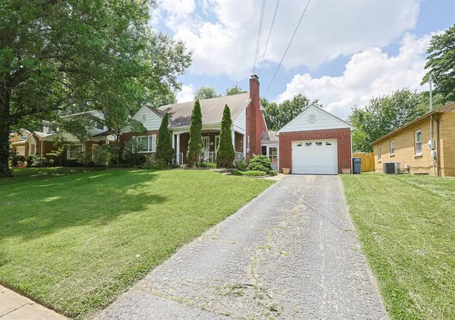Homes for sale in Delhi Twp, OH | 347 Bob Dr, Delhi Twp, OH 45238 | MLS# 1885097