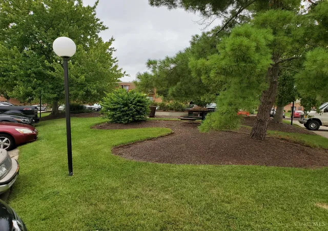 3rd image of 6646 Hearne Rd, Cincinnati, OH 45248
