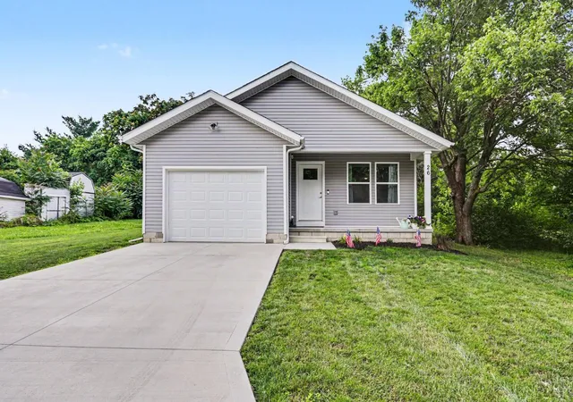 Homes for sale in Bloomingburg, OH | 26 Miron St, Bloomingburg, OH 43106 | MLS# 1885117
