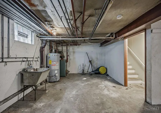 2nd image of 2370 Losantiville Ave, Cincinnati, OH 45237