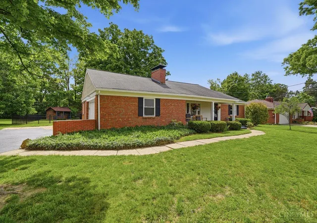 Photo 4 of Sale Pending at 10250 Kerrianna Dr, Montgomery, OH 45242 | MLS# 1885247 | Listing updated on 2026-08-24