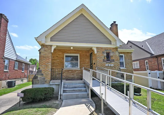 Homes for sale in Cincinnati, OH | 1837 Glendon Pl, Cincinnati, OH 45237 | MLS# 1884992
