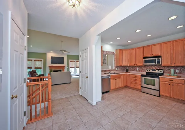 Homes for sale in Hamilton Twp, OH | 363 Delaware Dr, Hamilton Twp, OH 45039 | MLS# 1885177