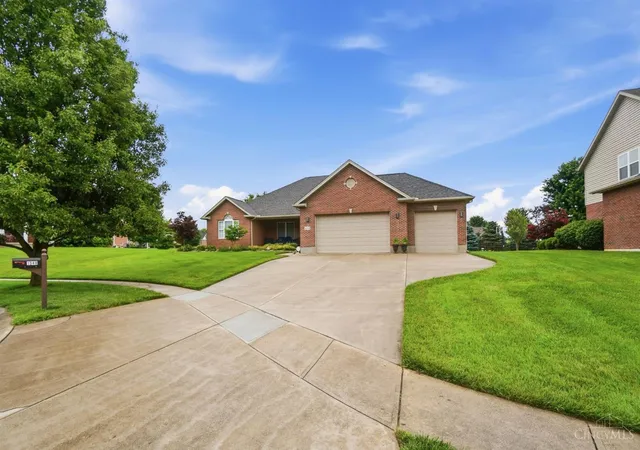 Homes for sale in Hamilton, OH | 1548 Alexander Dr, Hamilton, OH 45013 | MLS# 1885225