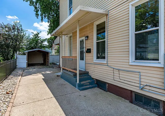 Homes for sale in Hamilton, OH | 546 N 6th St, Hamilton, OH 45011 | MLS# 1885192