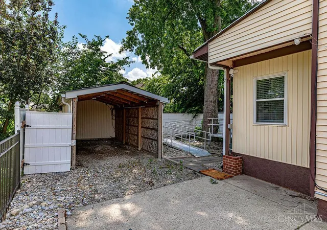 Homes for sale in Hamilton, OH | 546 N 6Th St, Hamilton, OH 45011 | MLS# 1885192