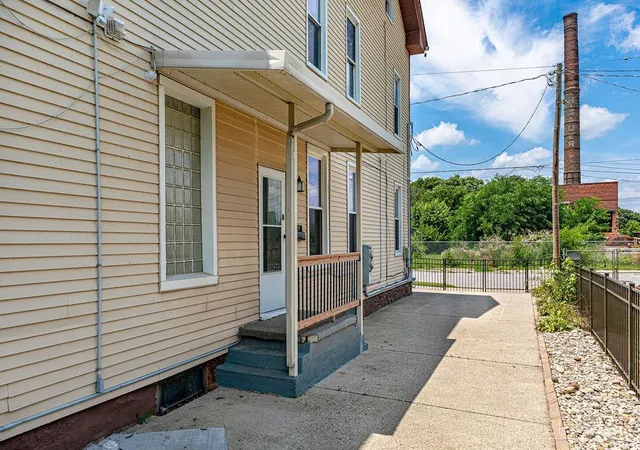 Homes for sale in Hamilton, OH | 546 N 6Th St, Hamilton, OH 45011 | MLS# 1885192