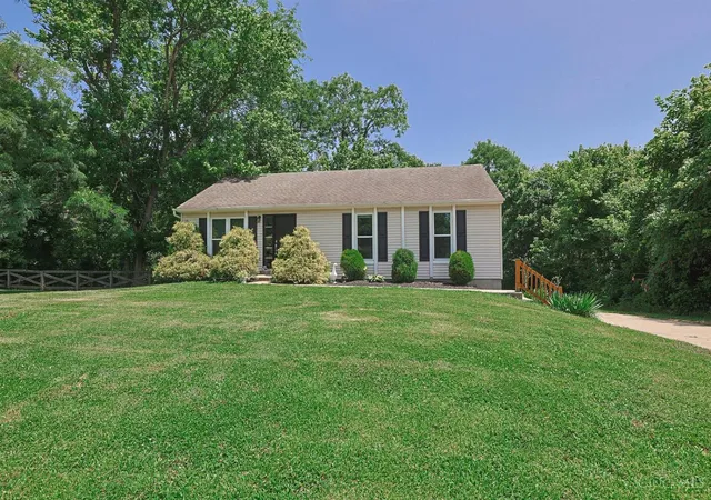 3rd image of 20938 Lakeview Dr, Lawrenceburg, IN 47025 | MLS# 1885274