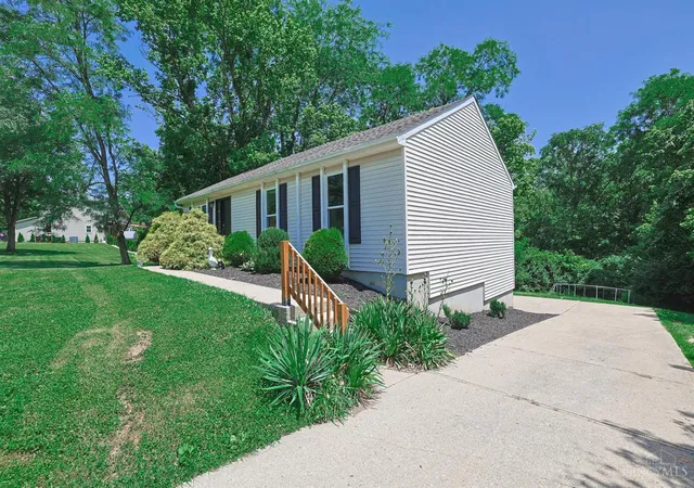 5th image of 20938 Lakeview Dr, Lawrenceburg, IN 47025 | MLS# 1885274