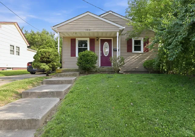 Homes for sale in Hamilton, OH | 1235 Franklin St, Hamilton, OH 45013 | MLS# 1882589