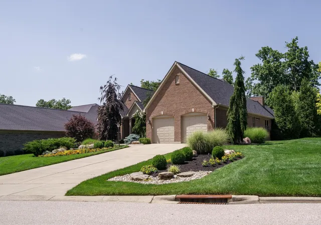 Homes for sale in Anderson Twp, OH | 430 Trailview, Anderson Twp, OH 45244 | MLS# 1885188