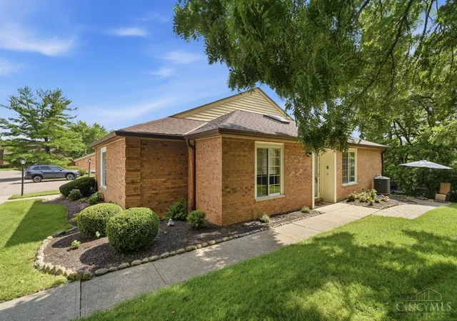 Homes for sale in Green Twp, OH | 5248 S Eaglesnest Dr, Green Twp, OH 45248 | MLS# 1885321