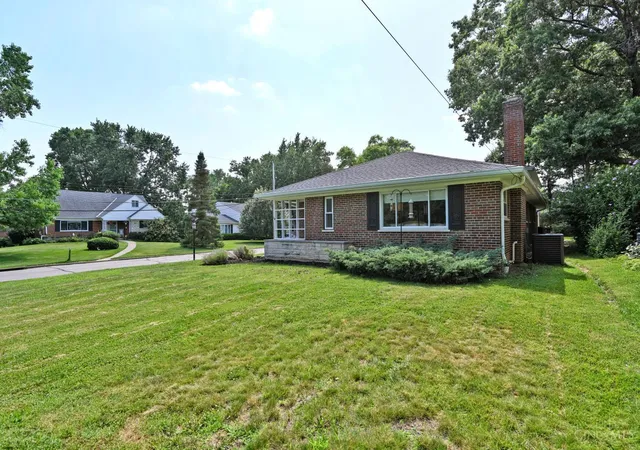 Homes for sale in Sycamore Twp, OH | 6941 Rosemary Ln, Sycamore Twp, OH 45236 | MLS# 1885282