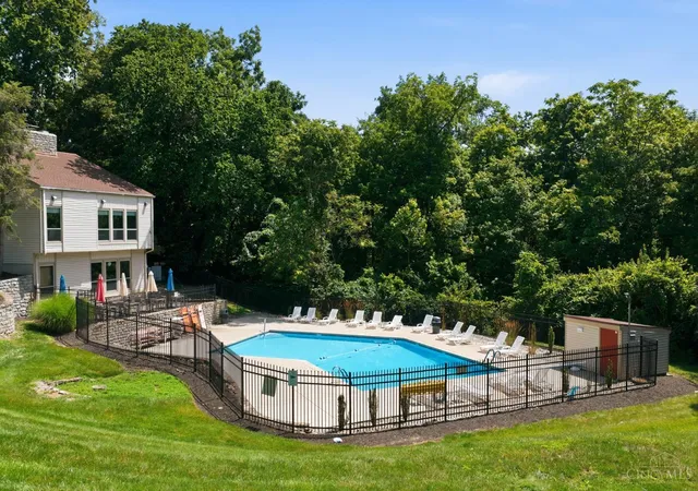 2nd image of 2 Boxwood Ct, Cincinnati, OH 45246