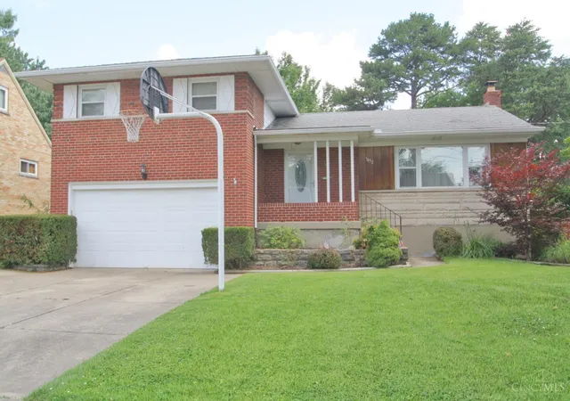 Homes for sale in Green Twp, OH | 5452 Green Acres Ct, Green Twp, OH 45248 | MLS# 1885404