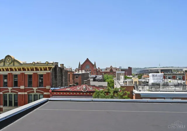 2nd image of 1326 Vine St, Cincinnati, OH 45202