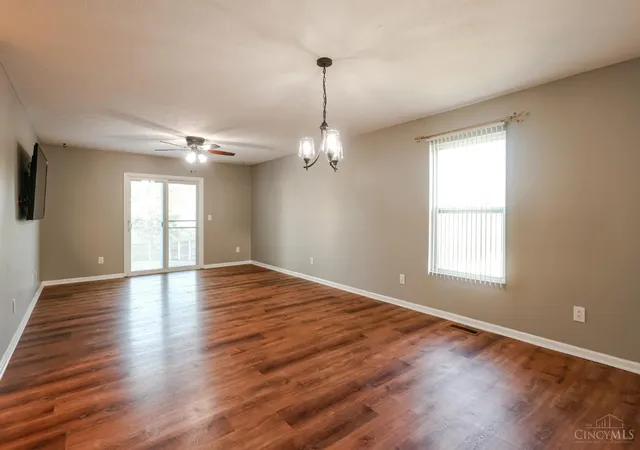 4th image of 942 Pheasant Run Dr, Trenton, OH 45067 | MLS# 1885387