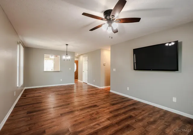 5th image of 942 Pheasant Run Dr, Trenton, OH 45067 | MLS# 1885387