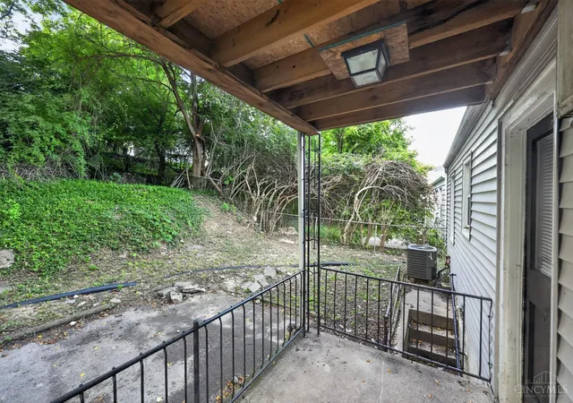 31st image of 1723 Ashbrook Dr, Cincinnati, OH 45238 | MLS# 1881641