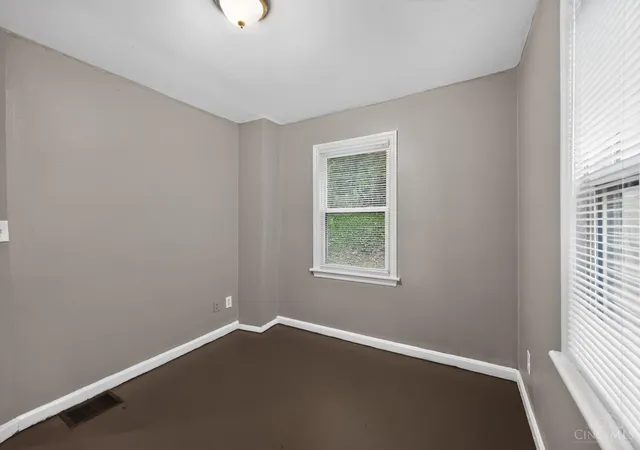 3rd image of 1723 Ashbrook Dr, Cincinnati, OH 45238 | MLS# 1881641