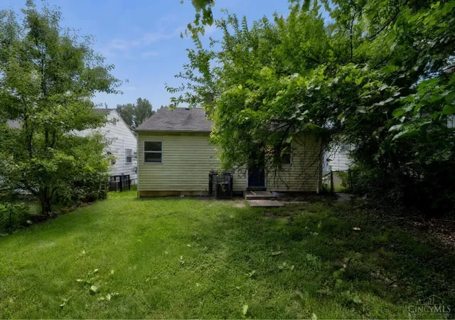 30th image of 1910 Ashbrook Dr, Cincinnati, OH 45238 | MLS# 1883705