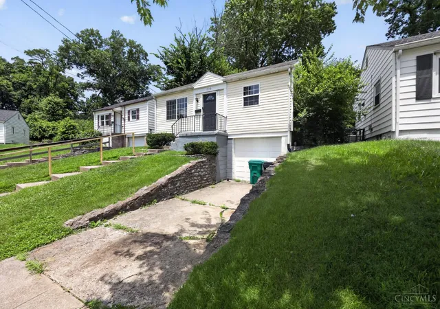 3rd image of 1910 Ashbrook Dr, Cincinnati, OH 45238 | MLS# 1883705