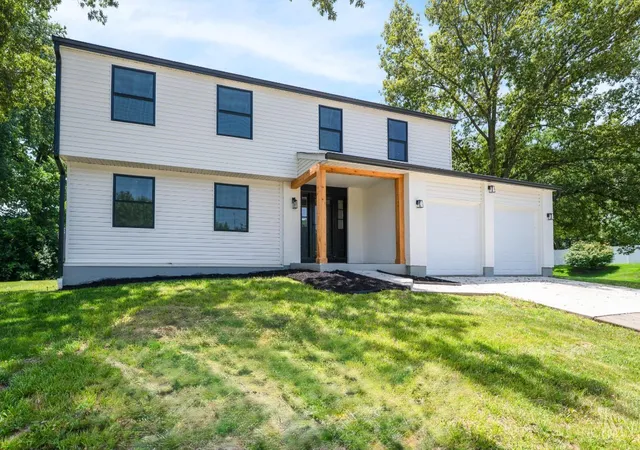 2nd image of 1581 Lemontree Dr, Cincinnati, OH 45240 | MLS# 1883961