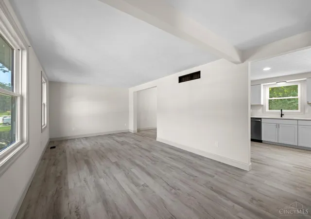 Photo 4 of Single family home for sale at 1581 Lemontree Dr, Cincinnati, OH 45240 | MLS# 1883961 | Listing updated on 2026-09-05