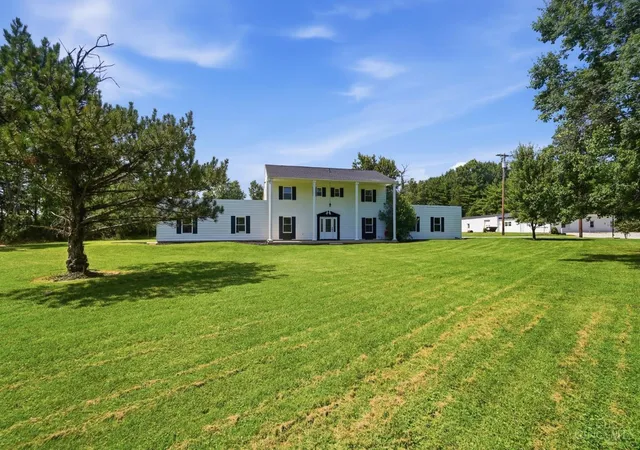Homes for sale in Salem Twp, OH | 6788 E Us 22 And 3, Salem Twp, OH 45152 | MLS# 1885279