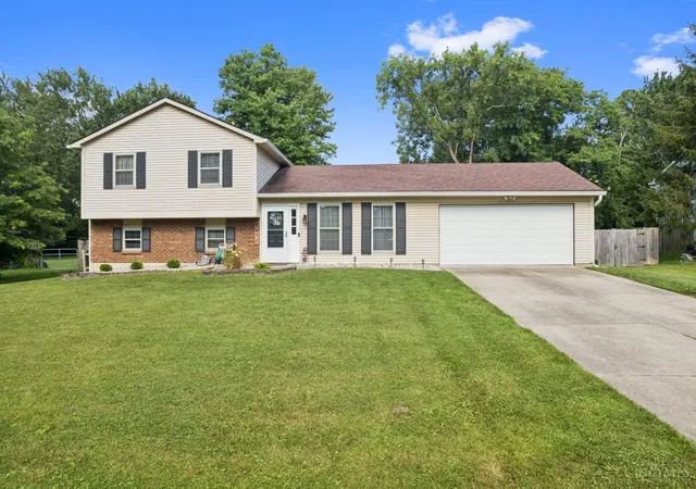 Homes for sale in Union Twp, OH | 3871 Pin Oak Dr, Union Twp, OH 45102 | MLS# 1885471