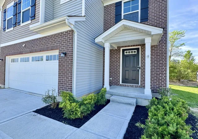 Homes for sale in Hamilton, OH | 2905 Pine Leaf Ct, Hamilton, OH 45013 | MLS# 1885484