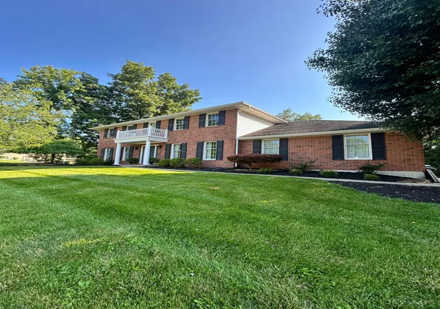 Homes for sale in Hillsboro, OH | 1304 Northwoods Dr, Hillsboro, OH 45133 | MLS# 1885510