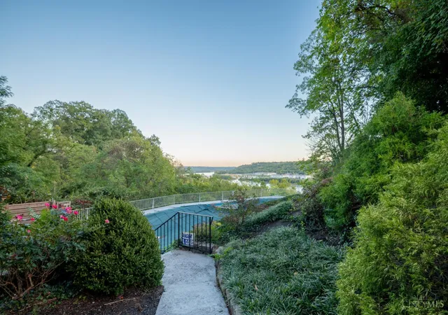 Homes for sale in Cincinnati, OH | 1815 Wm H Taft Road, Cincinnati, OH 45206 | Houzeo