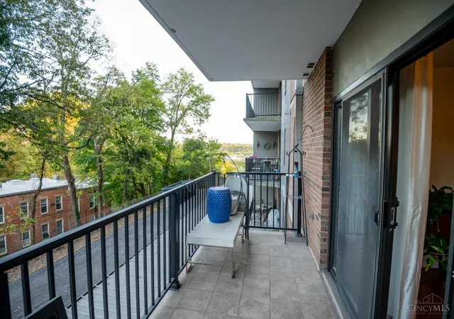 Homes for sale in Cincinnati, OH | 1815 Wm H Taft Rd #207, Cincinnati, OH 45206 | MLS# 1885530